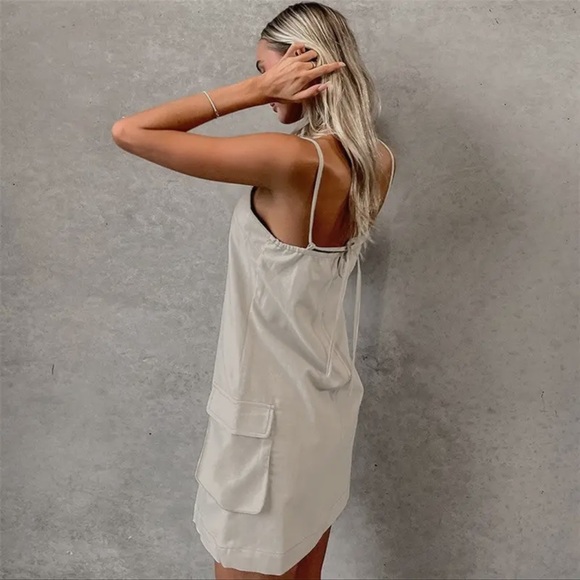 Relaxed-Fit Solid Color Halter Neck Nightdress - Picture 4 of 8